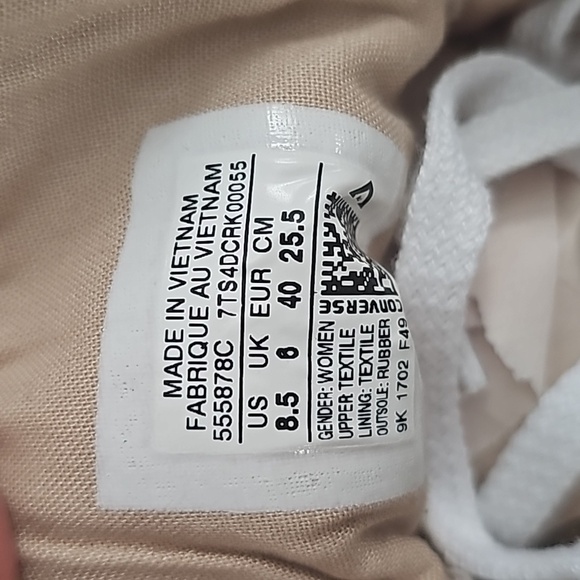 Converse Chuck Taylor Unique (Not sold in Canada)European Gold and White Design - Picture 6 of 8